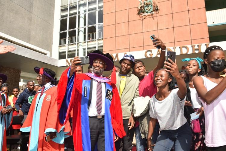 VC takes selfies with freshers